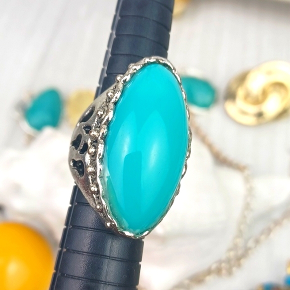 Boho Silver Tone Faux Turquoise Heavily Crafted Cocktail Ring SZ 6 - Picture 5 of 10